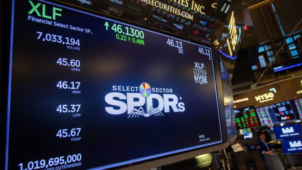 Fidelity, State Street ETFs cost the same, but one pays you more