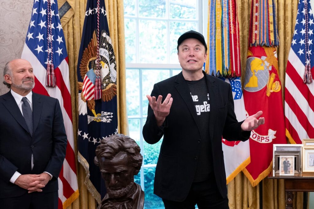 Will Trump Nationalize SpaceX? Here's What Betting Markets Are Predicting Post-IPO.