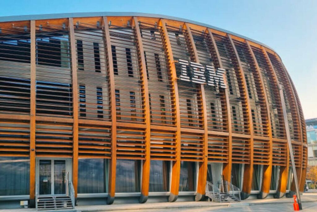 Modern Architectural Design of Urban Office Building with Wooden Facade