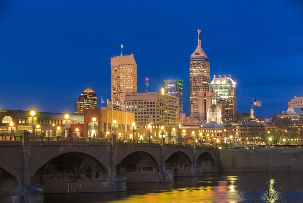 Indianapolis skyline and White River