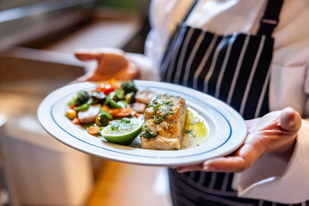 Prominent seafood chain continues closing restaurants after bankruptcy